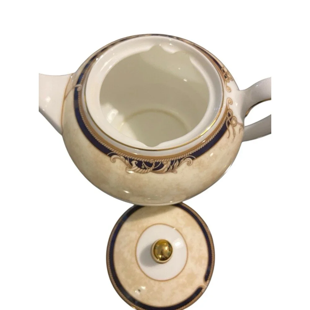 Wedgwood Corinth Cream & Black Teapot Set – 2 Cups‎ & Saucers – England